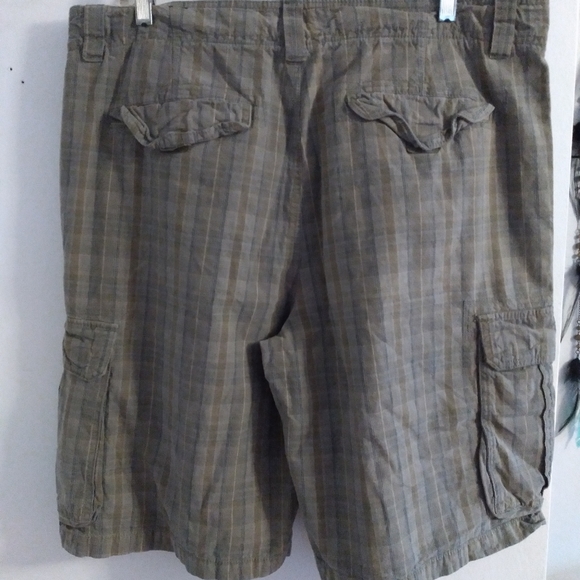 Basic Concepts Cargo shorts - Picture 6 of 6